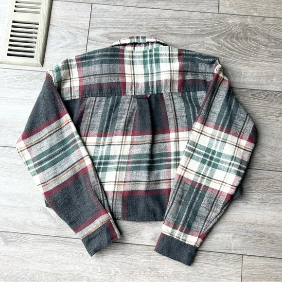 American Eagle Cropped Button Up  Flannel - Picture 12 of 13